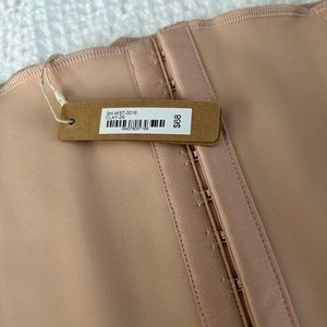 NWT SKIMS WAIST TRAINER 🤍